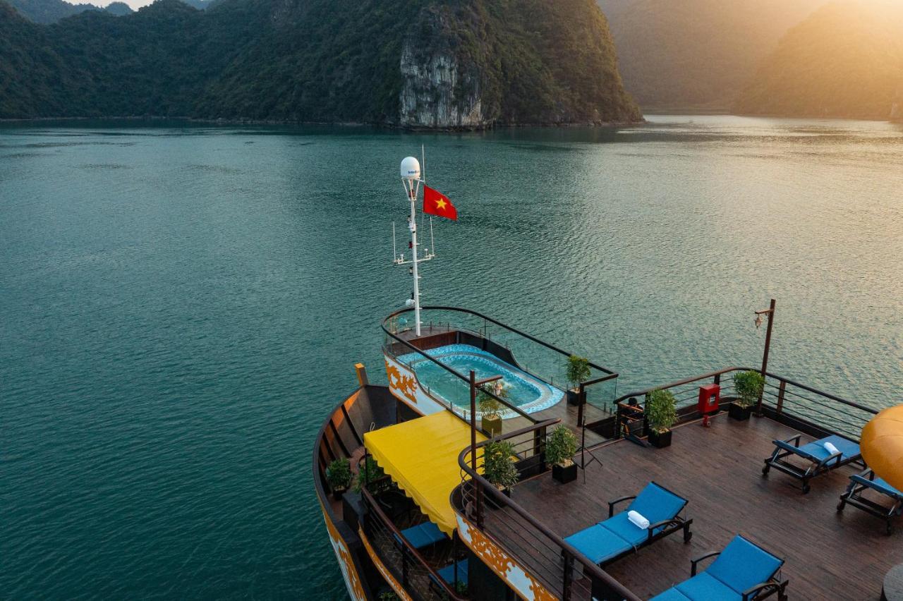 Nostalgia Halong Cruise Hotel Ha Long Bagian luar foto