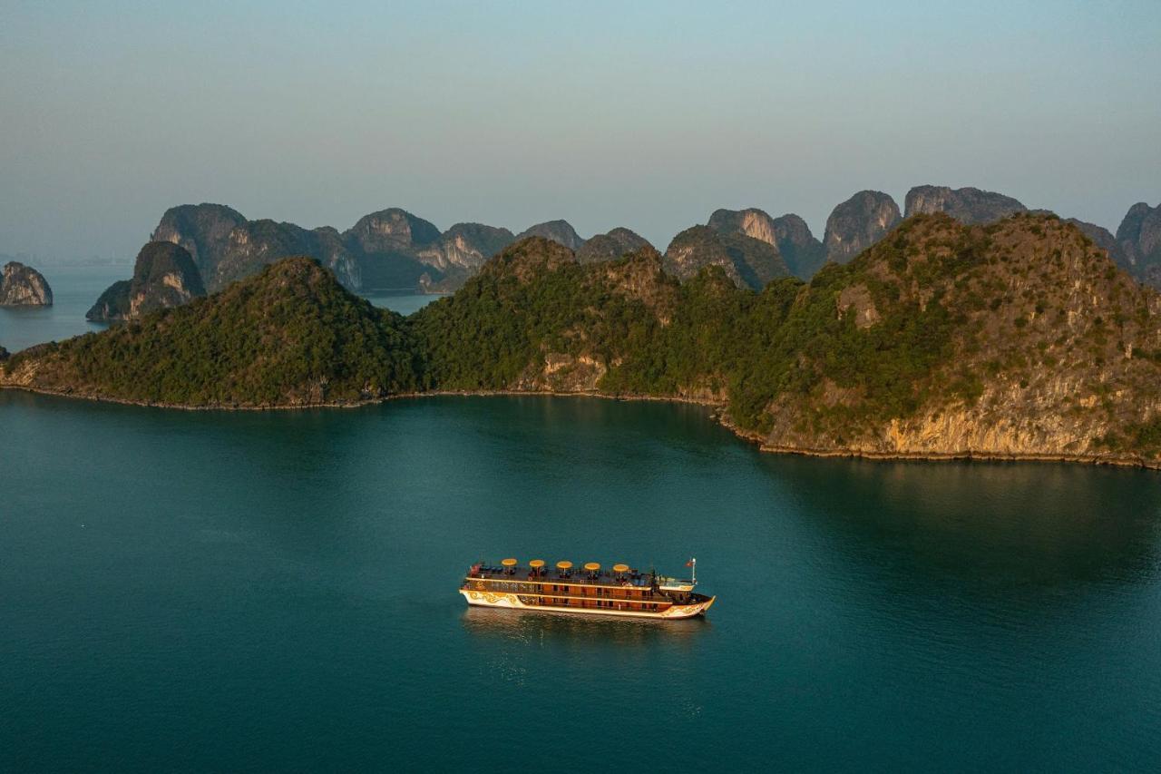 Nostalgia Halong Cruise Hotel Ha Long Bagian luar foto