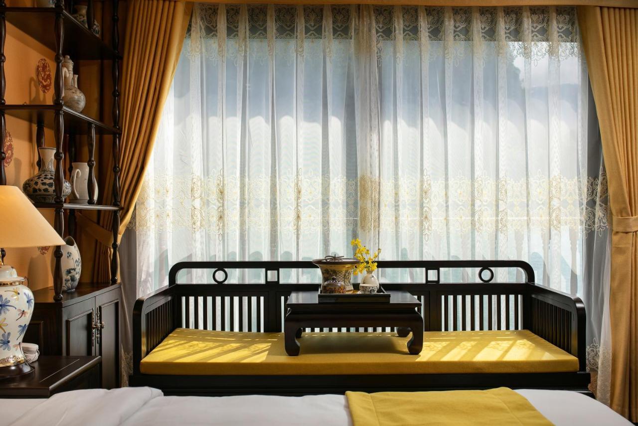 Nostalgia Halong Cruise Hotel Ha Long Bagian luar foto