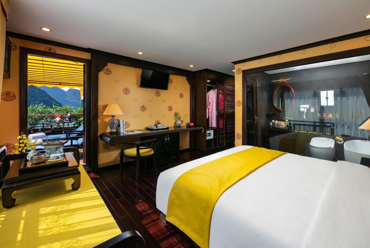Nostalgia Halong Cruise Hotel Ha Long Bagian luar foto