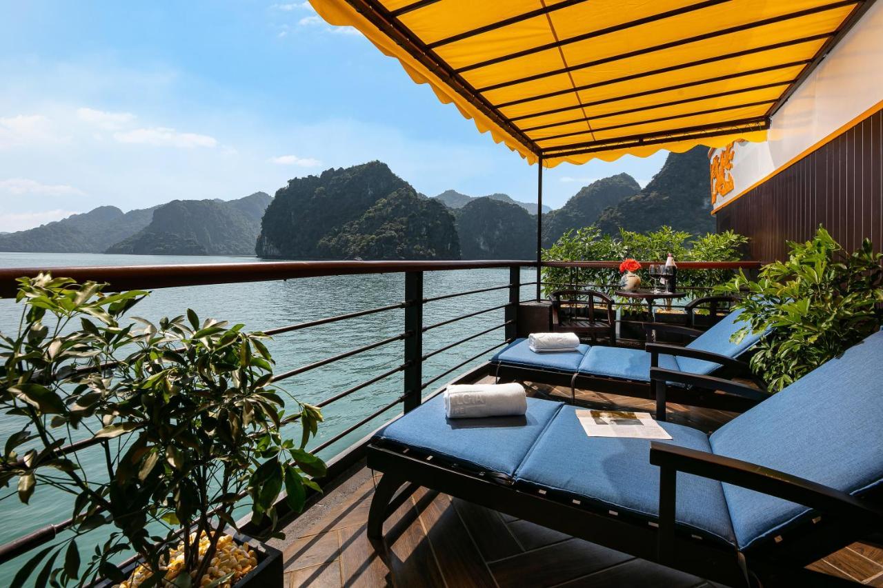 Nostalgia Halong Cruise Hotel Ha Long Bagian luar foto