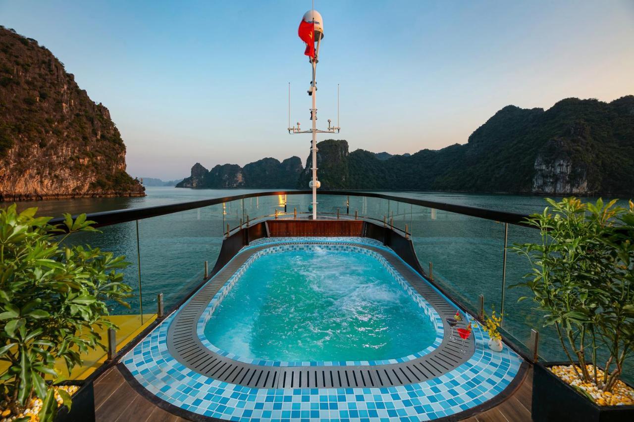 Nostalgia Halong Cruise Hotel Ha Long Bagian luar foto