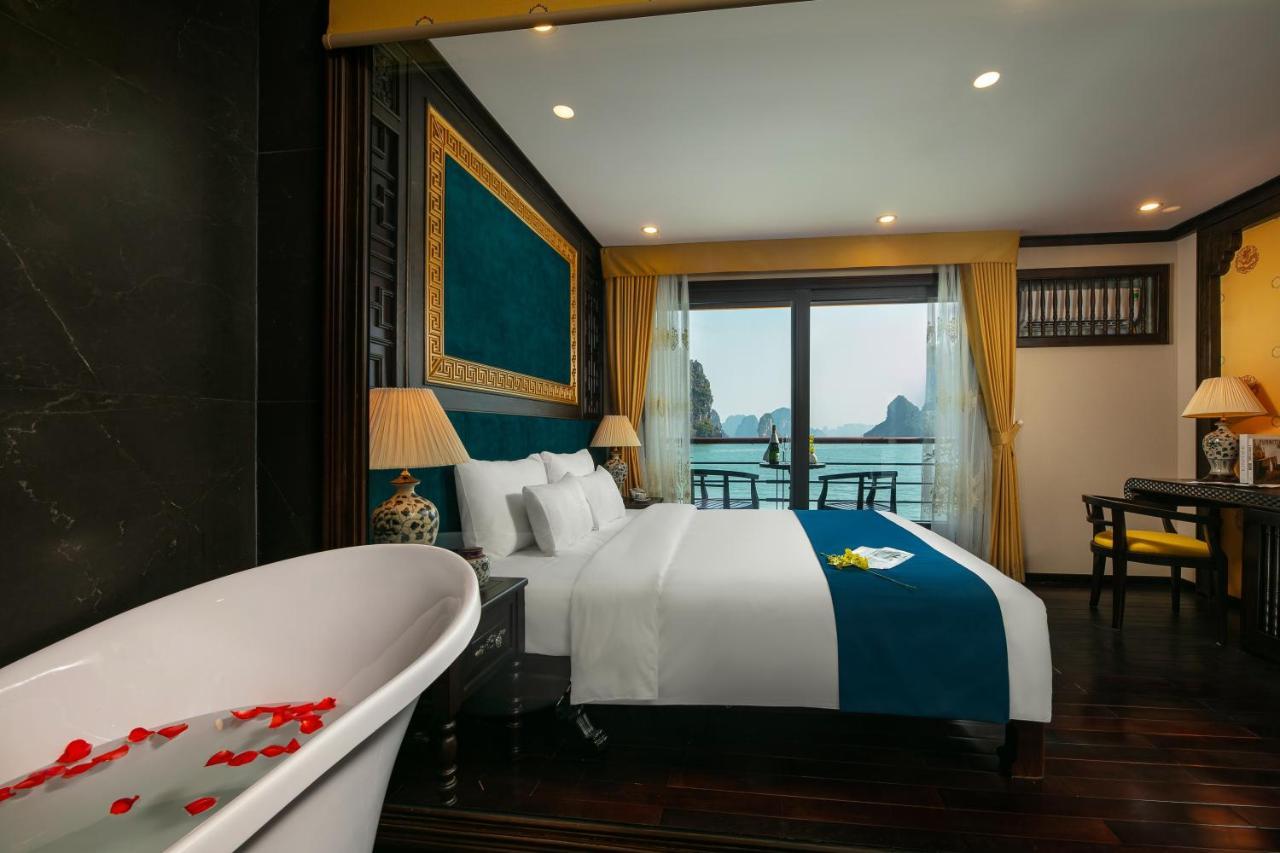 Nostalgia Halong Cruise Hotel Ha Long Bagian luar foto