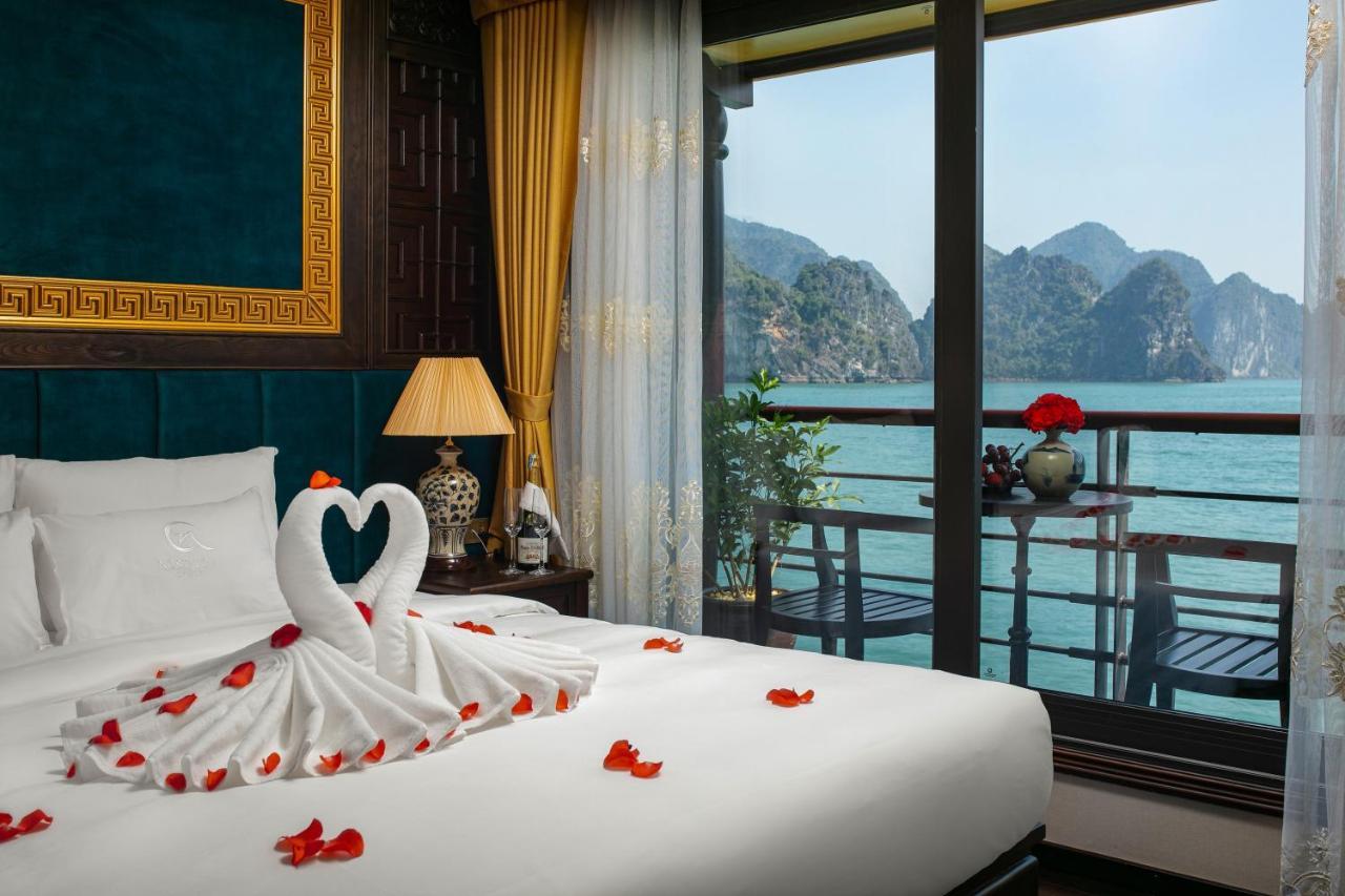Nostalgia Halong Cruise Hotel Ha Long Bagian luar foto