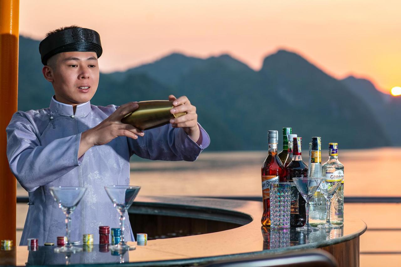 Nostalgia Halong Cruise Hotel Ha Long Bagian luar foto