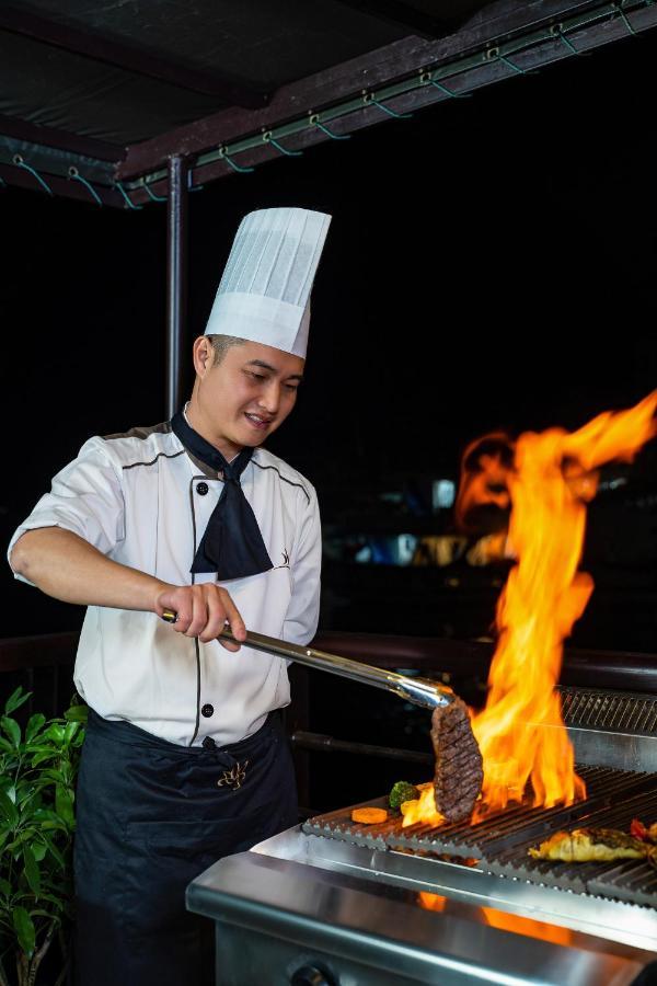 Nostalgia Halong Cruise Hotel Ha Long Bagian luar foto