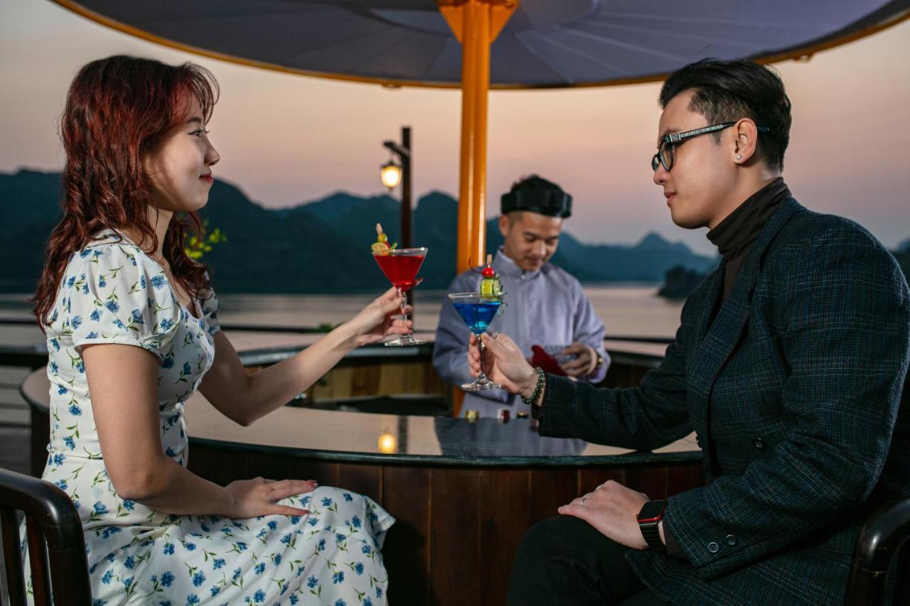 Nostalgia Halong Cruise Hotel Ha Long Bagian luar foto